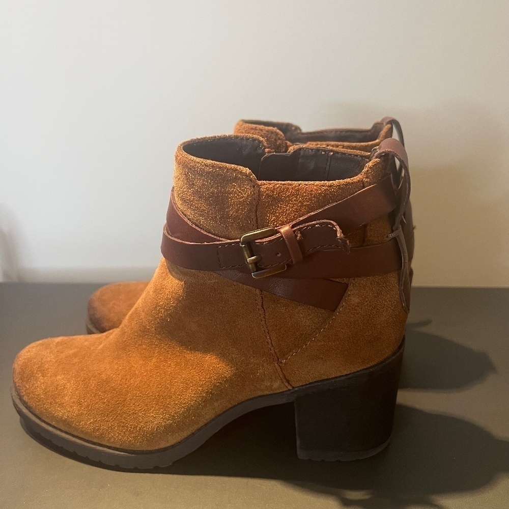 Sam Edelman Hannah Brown Suede Belt Ankle Booties womens size 6.5